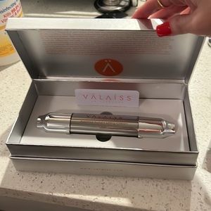 Valaiss brand new superior eye serum.